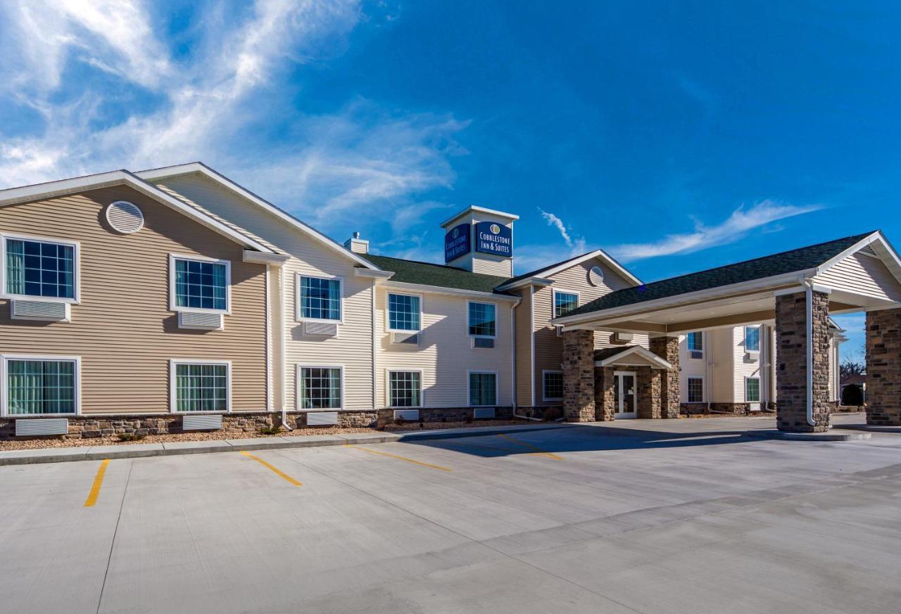 Cobblestone Inn & Suites-Fremont Exterior foto